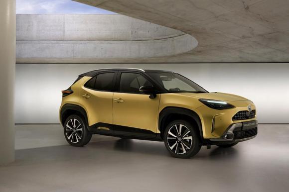 Toyota Yaris Cross hybrid 4x4 sunroof